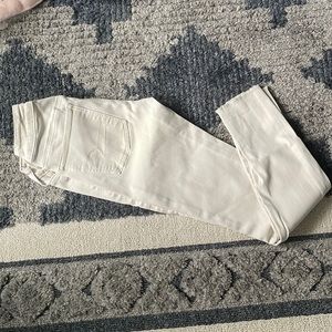 AE super super stretch skinny jeans in cream. Size 4. EUC.
